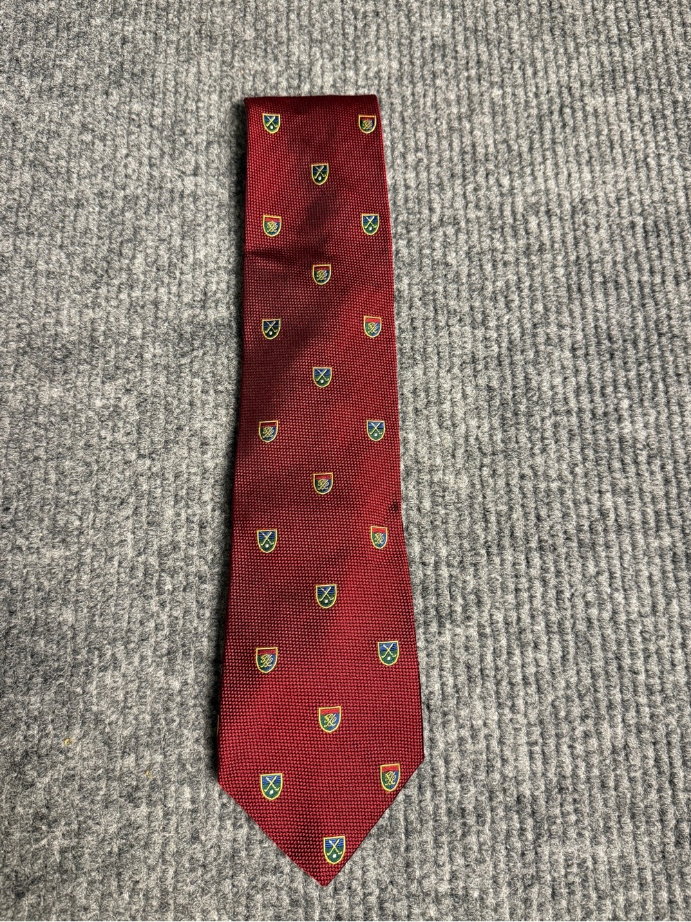 Payne Stewart Classic Burgundy Silk Golf Shield Pattern Men's Tie